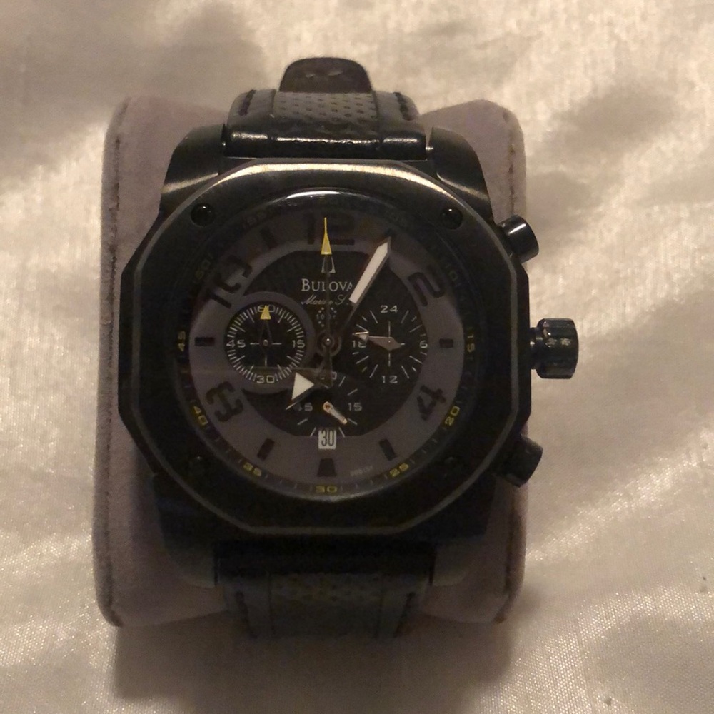 Men’s Black Bulova Watch. Excellent Condition